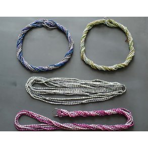 TWIST DE LUX bestr af 4 strenge gte ovale perler med aftagelig ls