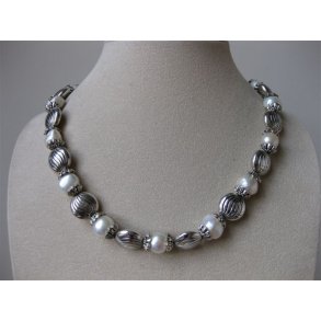 Halskæde med perler