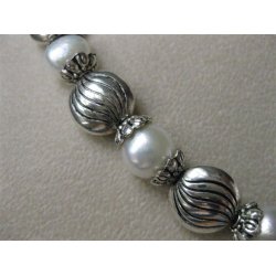 Halsk&aelig;de med perler